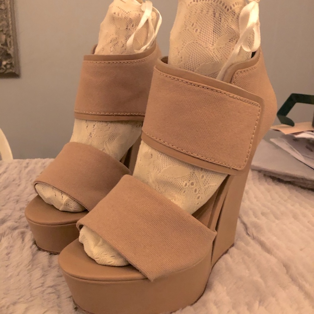 Platform shoes